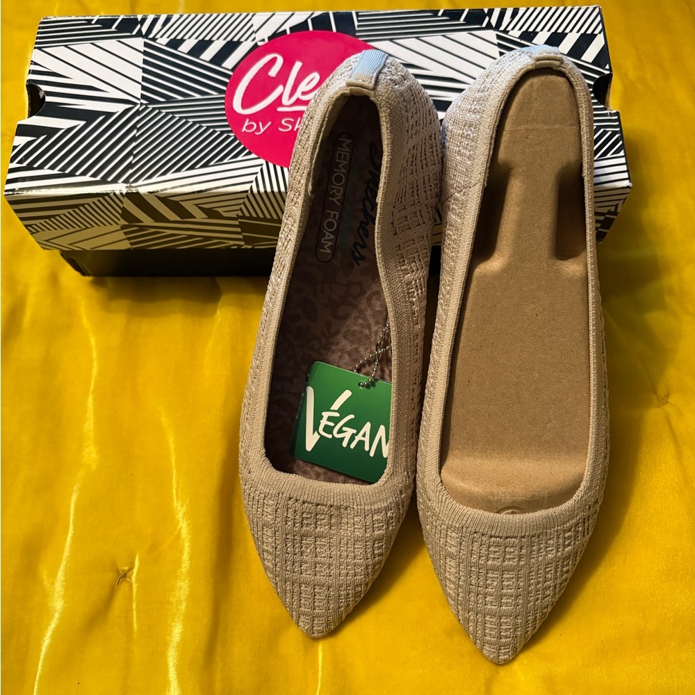 Skechers Vegan Textured Flats in Cream